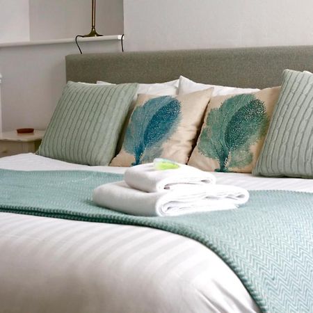 The Dolphin Hotel 엑스머스 외부 사진