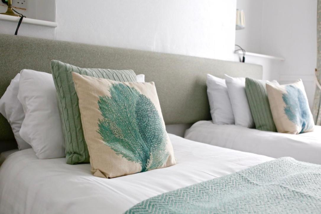 The Dolphin Hotel 엑스머스 외부 사진