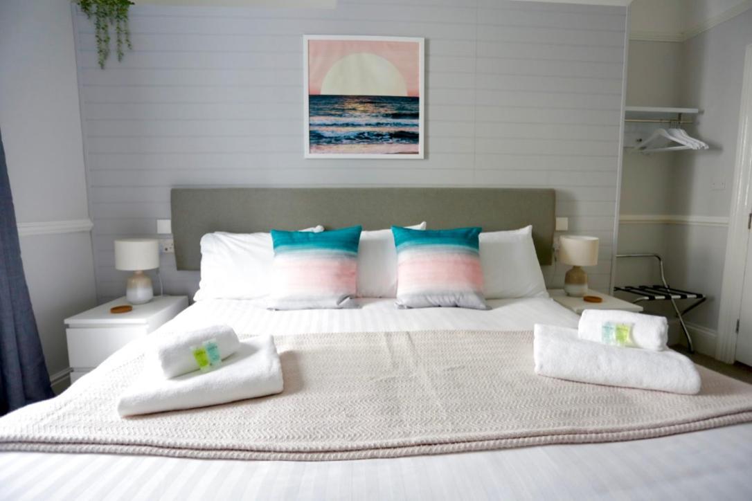 The Dolphin Hotel 엑스머스 외부 사진