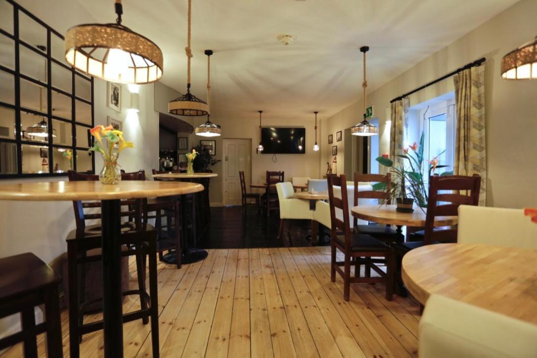 The Dolphin Hotel 엑스머스 외부 사진