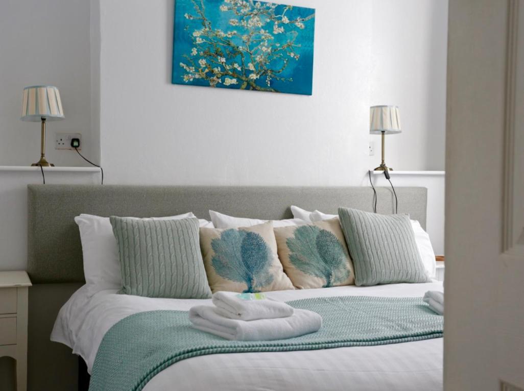 The Dolphin Hotel 엑스머스 외부 사진