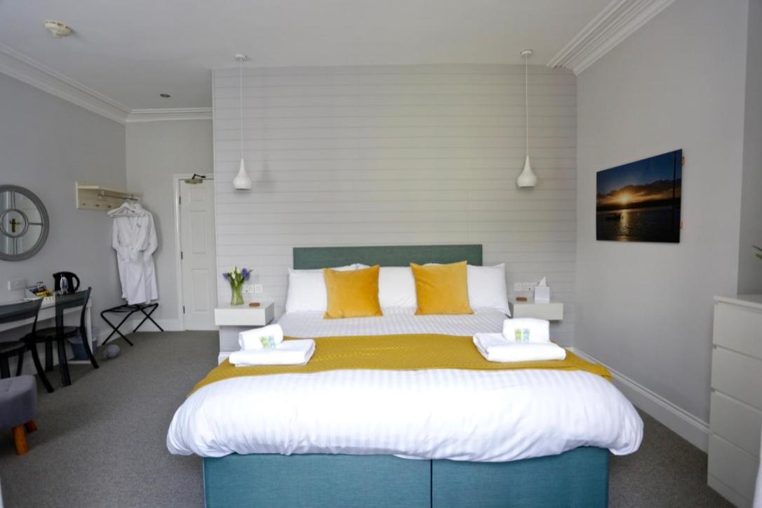 The Dolphin Hotel 엑스머스 외부 사진