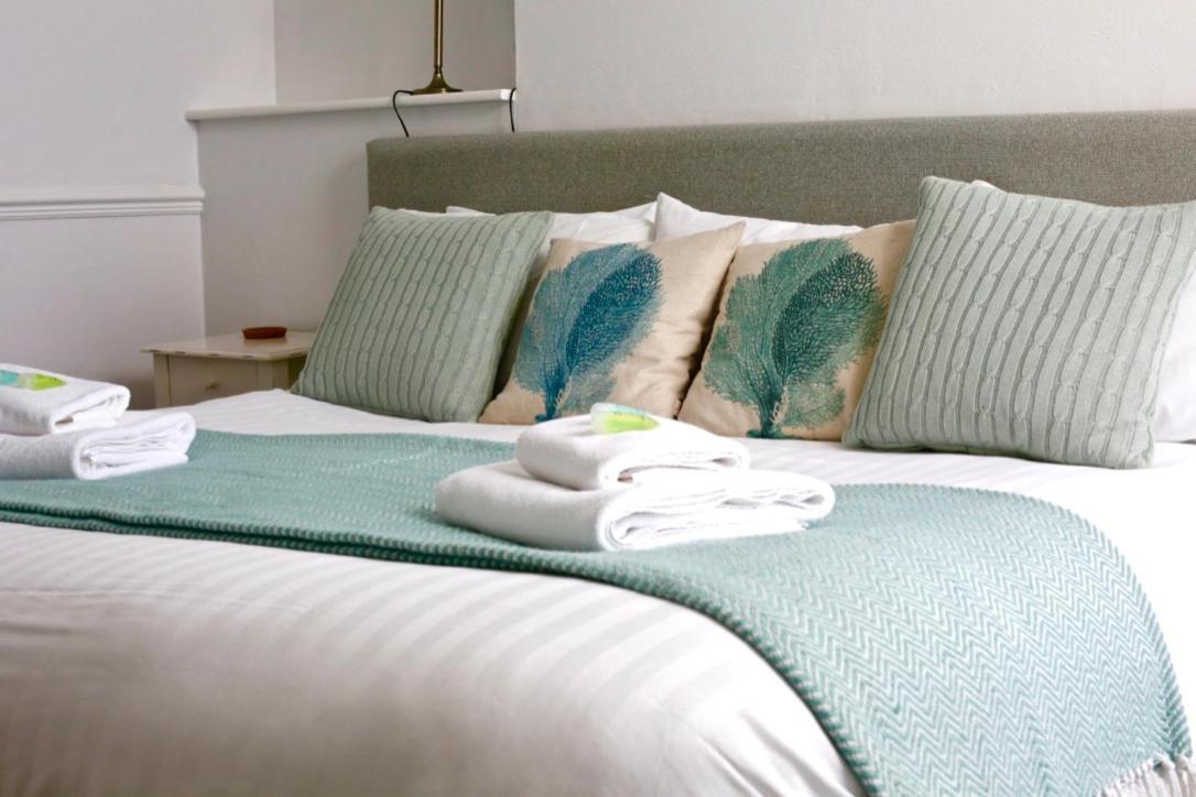 The Dolphin Hotel 엑스머스 외부 사진